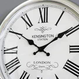 Duży okrągły srebrny zegar ścienny