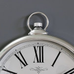 Duży okrągły srebrny zegar ścienny